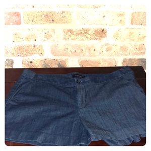 Hampton fit Banana Republic shorts